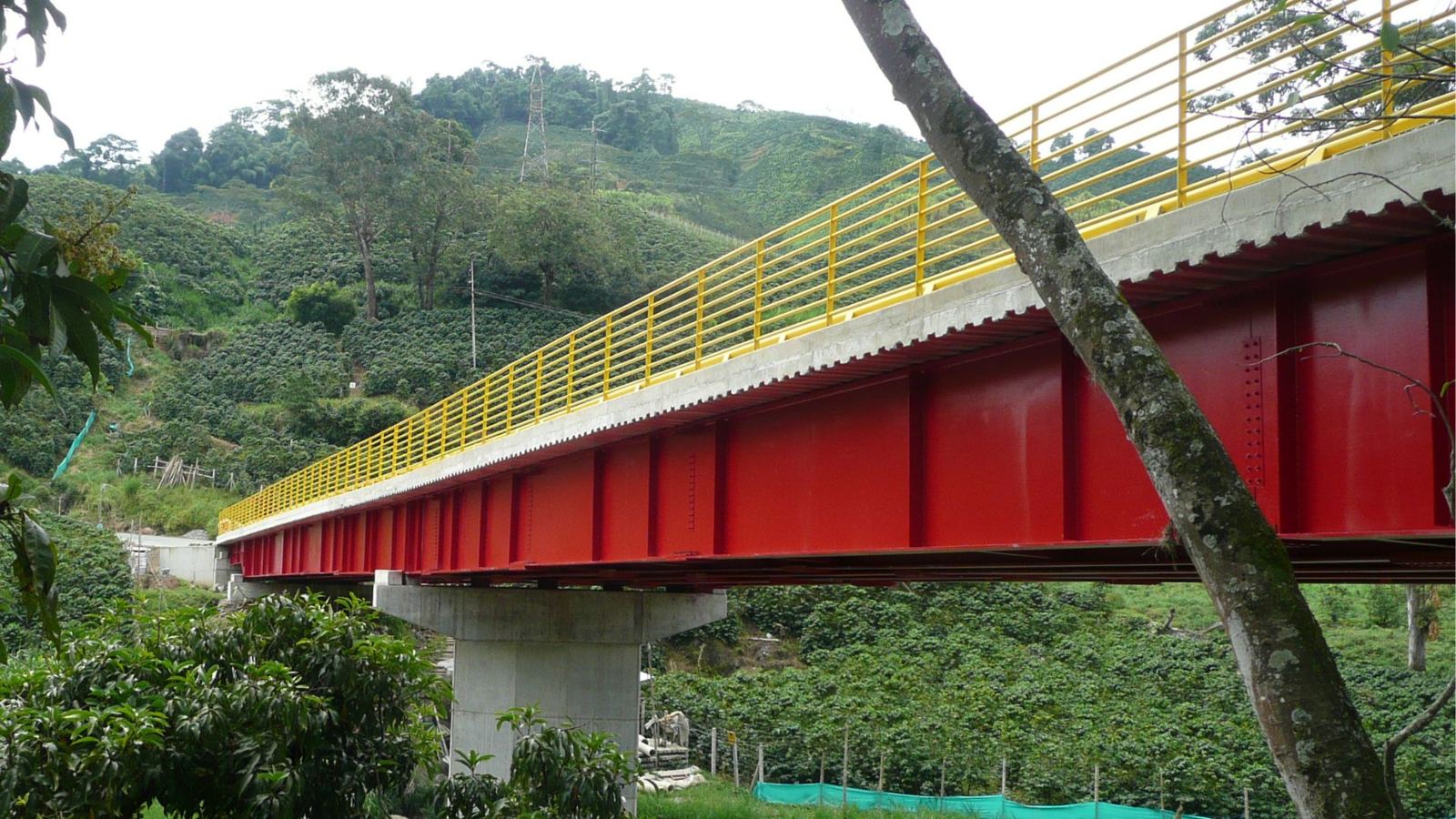 Puente sobre el río Otún, Pereira, Risaralda: estructura metálica de GVS Construcciones